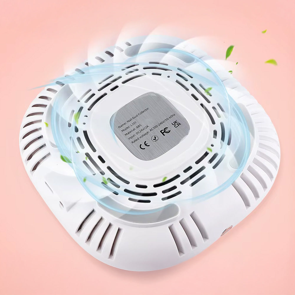 Vue de dessous de l’aspirateur 130W avec son système de ventilation, illustrant le flux d’air propre et la plaque technique indiquant les caractéristiques du modèle.