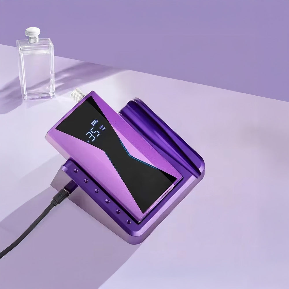 Ponceuse à ongles professionnelle violette en train de se recharger, idéale pour une utilisation longue durée et efficace.