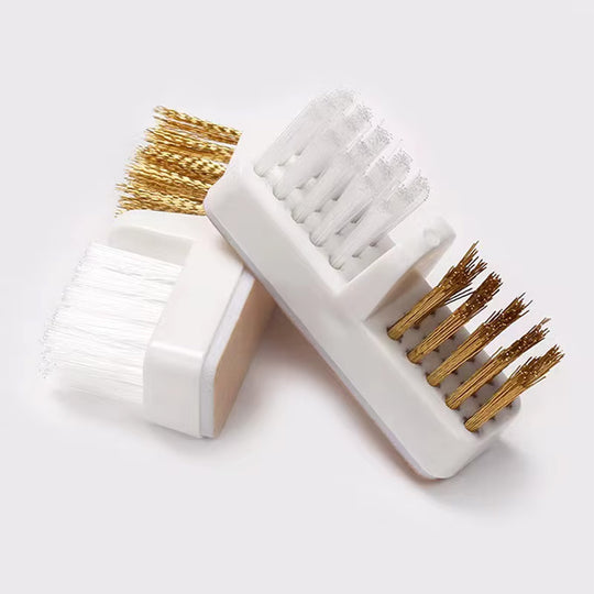 Brosse à ongle double pour nettoyer les embouts de ponceuse
