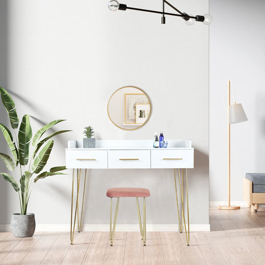 Table manucure professionnelle design en blanc et or