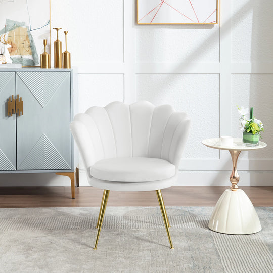 Chaise manucure coquillage blanc pour un style épuré