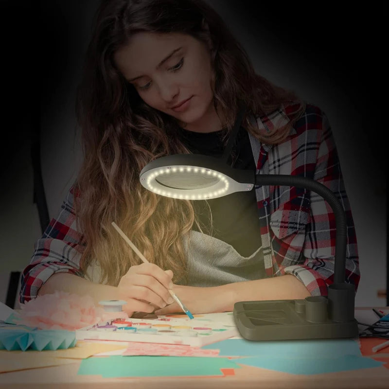 Lampe loupe esthétique compacte pour soins professionnels