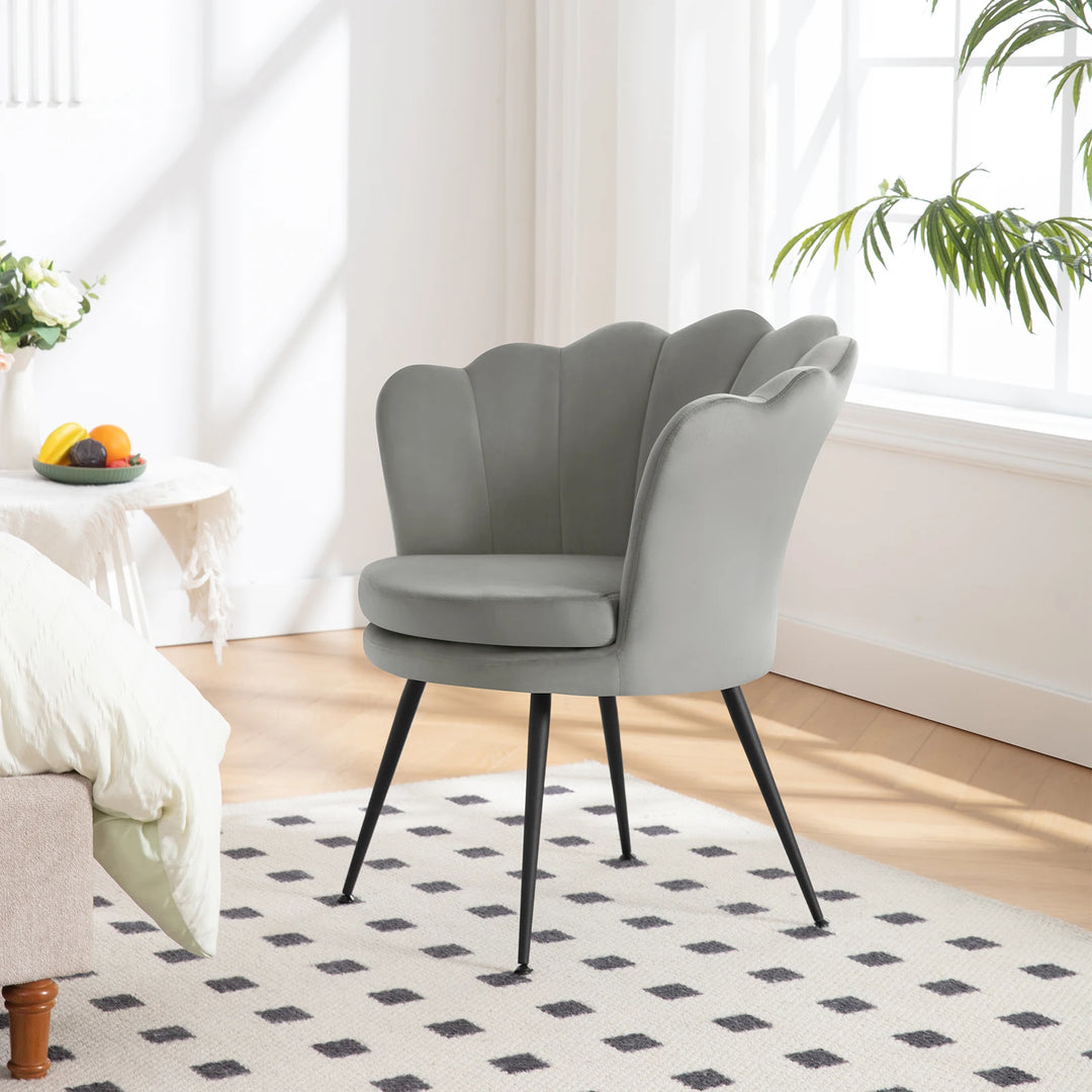 Chaise manucure coquillage blanc pour un style épuré