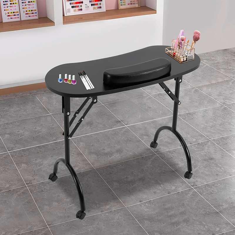 Table manucure pliable noire dans un salon lumineux