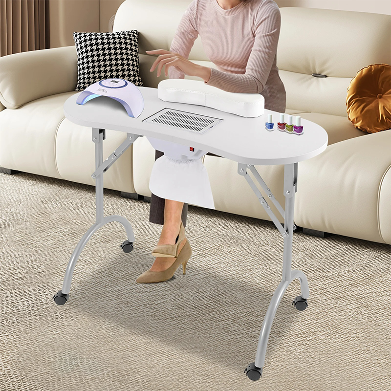 Table manucure pliante blanche en utilisation